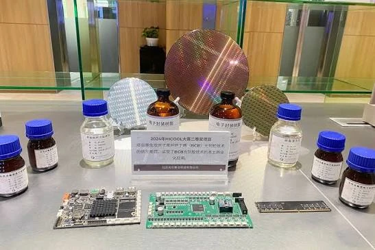 光引聚合完成数千万元Pre-A轮：BCB光刻胶吨级量产之后，国产半导体材料如何跨越客户验证关