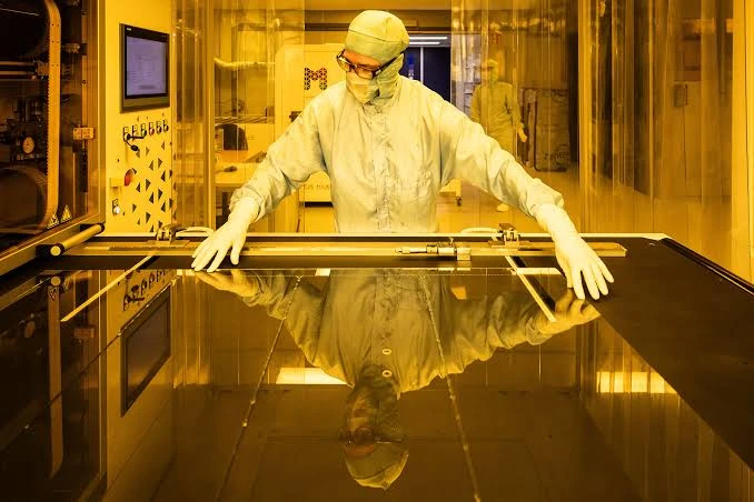 Morphotonics 完成超 4000 万欧元 B 轮:AI 眼镜放量前,纳米压印光刻能否成为波导量产的隐形瓶颈解?